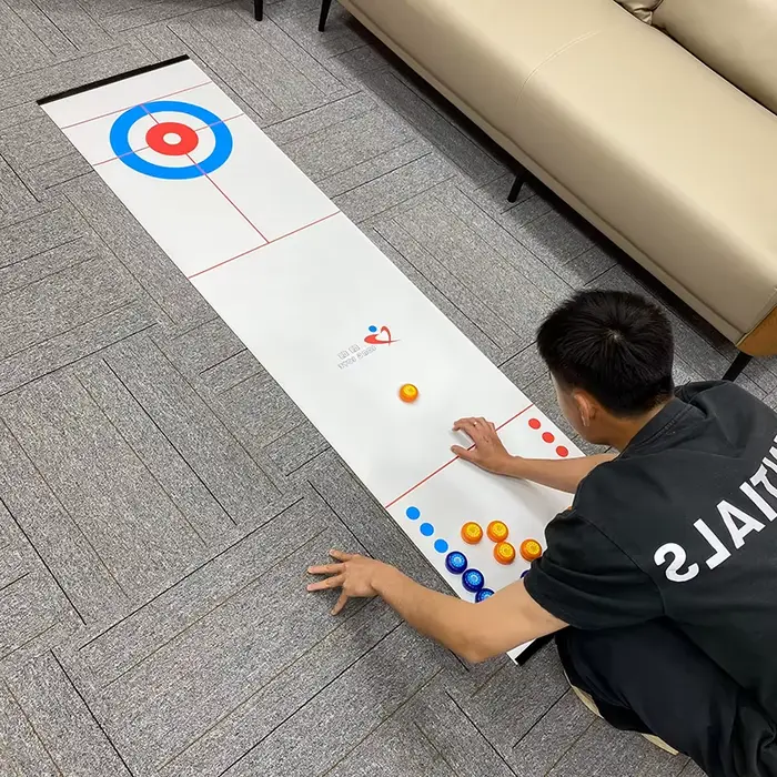 Jeu de société de boule de sable à friser sur la maison