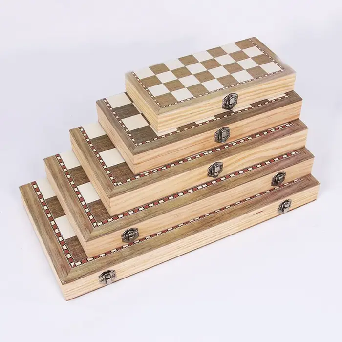 Grand jeu d'échecs en bois pliable et portable avec trois pièces d'échecs classiques pour adultes et