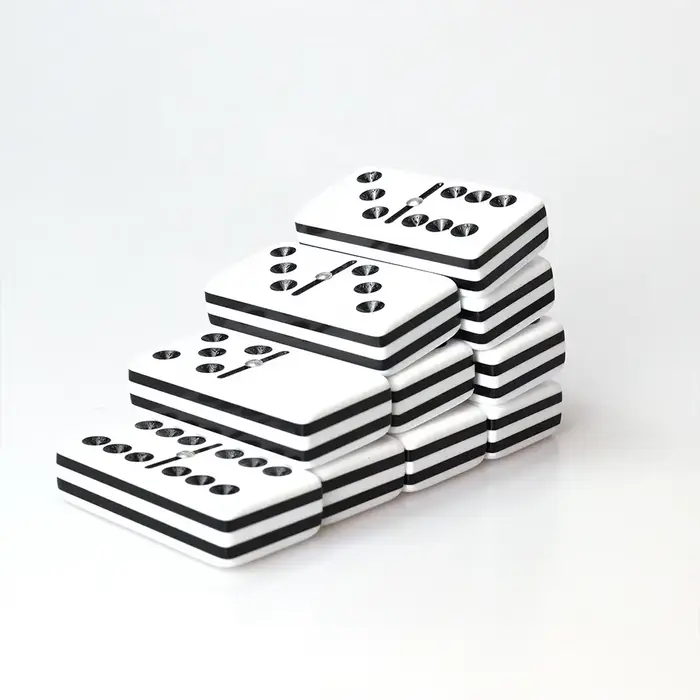 Jeu de dominos en acrylique Double 6 Six, personnalisé en usine, noir et blanc, cinq couches en acry