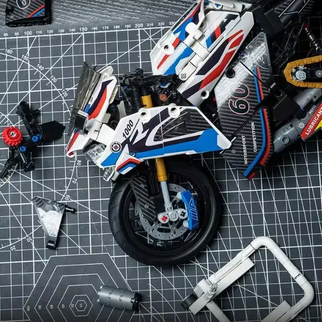 Ensemble de blocs de construction de moto à 8 moteurs de haute technologie