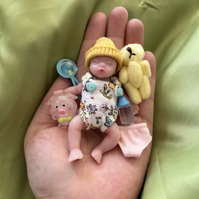 8 cm mignon Mini Silicone Bebe Reborn fille avec 2 ensembles Mini tenues pour chaque bébé Reborn dou