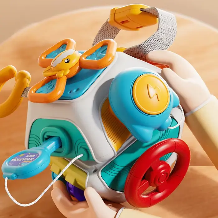 Cube de planche occupée pour bébé