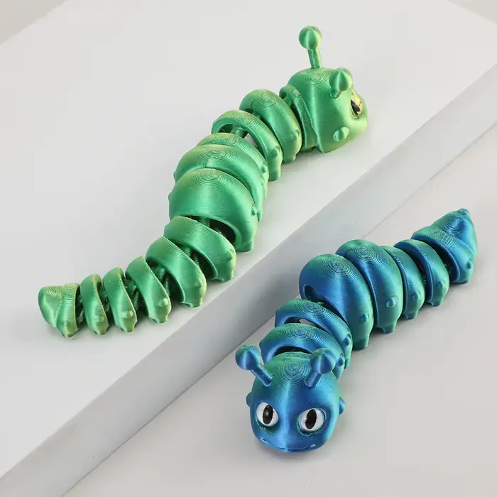 Nouvelle peluche de chenille imprimée en 3D avec articulations entièrement mobiles