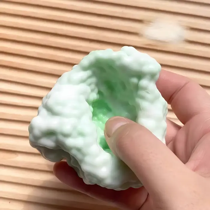 Jouet boule magique à texture sableuse, un cadeau idéal pour les enfants et les adultes. Jouet senso
