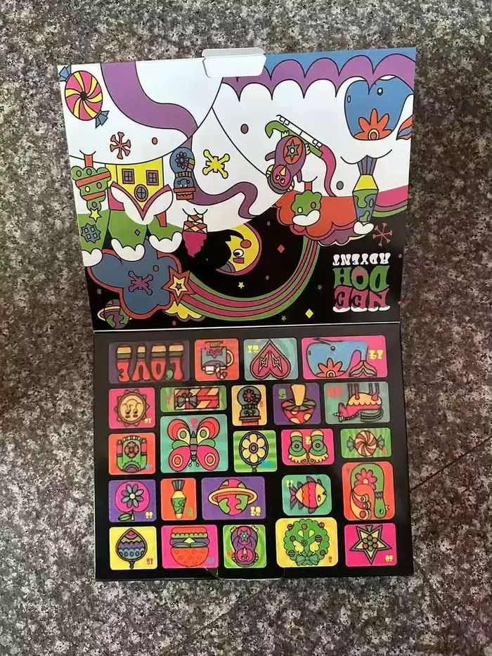 Nouveau Calendrier de l'Avent Needoh 2026 – Cadeau pour Enfants – Compte à Rebours de 24 Jours pour le Nouvel An – Boîte Mystère pour Famille et Amis – Jouet de Fête