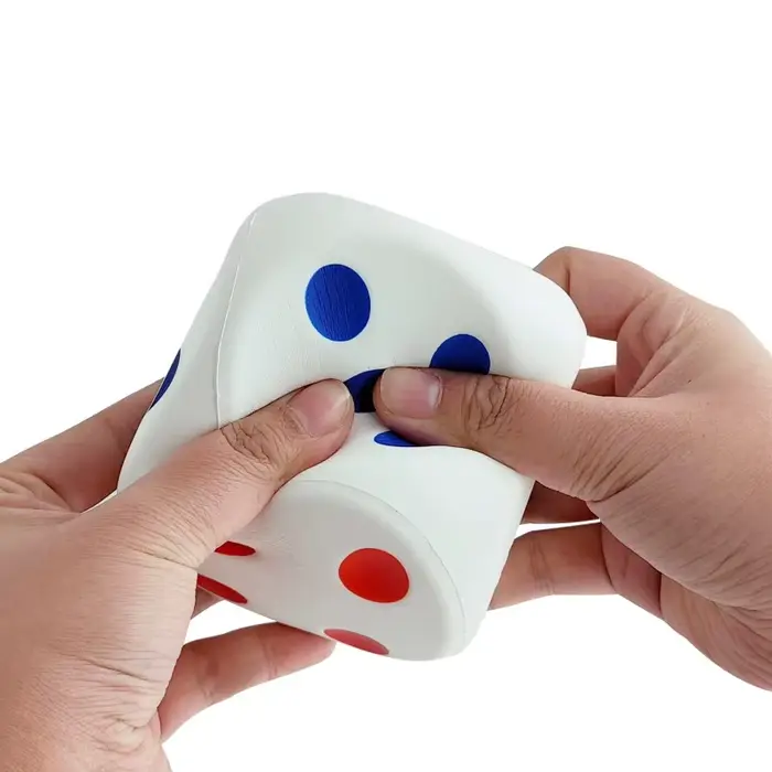 Des géants colorés en mousse pour jouer et réduire le stress chez adultes et enfants occasions spéciales détente et créativité