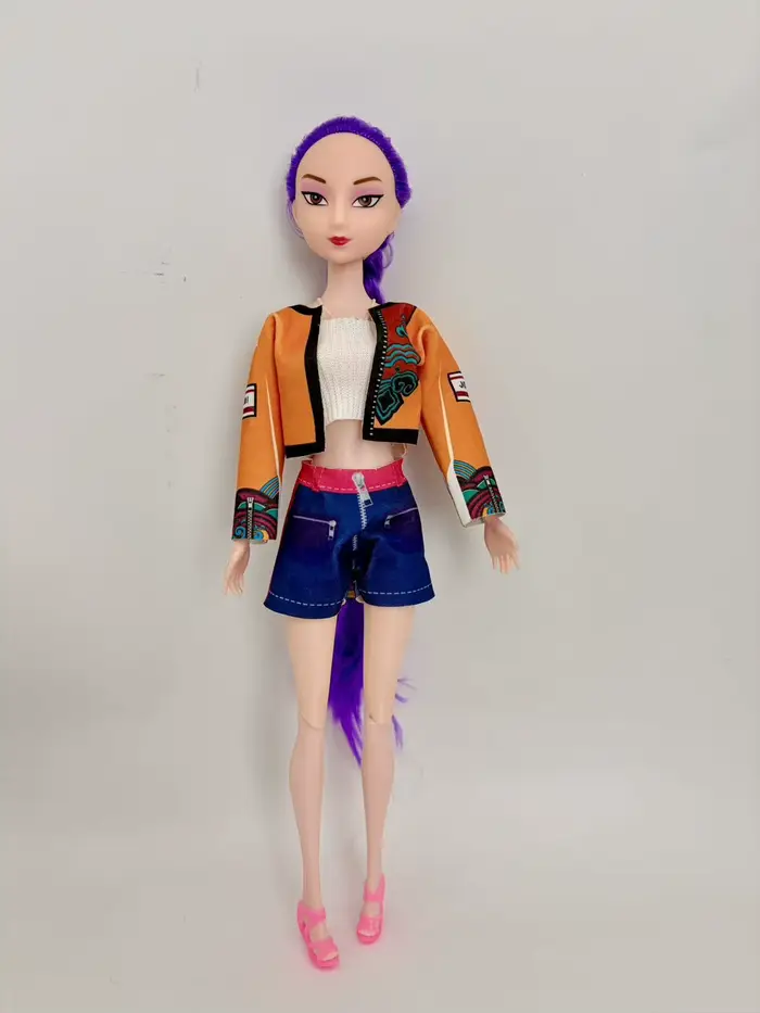 Nouveau modèle 2026 : Poupée princesse jouet pour filles avec cheveux longs, vêtements interchangeables et articulations mobiles