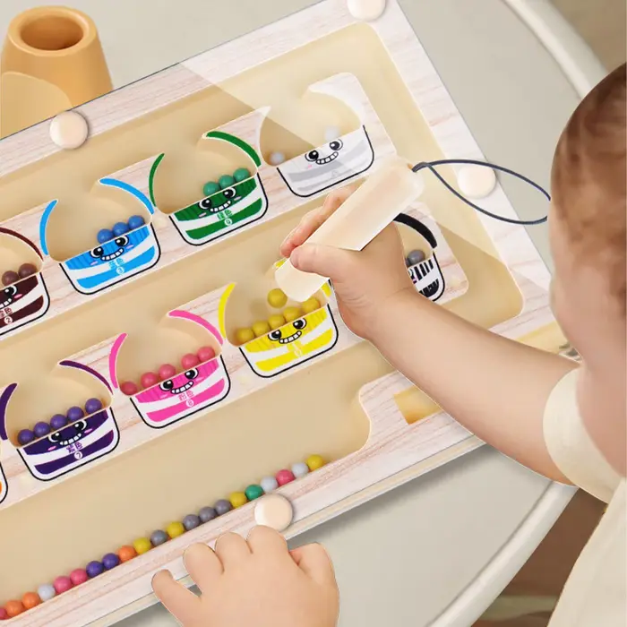 Jouets Montessori en bois : labyrinthe magnétique de tri des couleurs