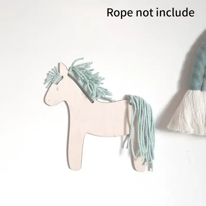Chevaux artisanaux d'anniversaire en bois non peints